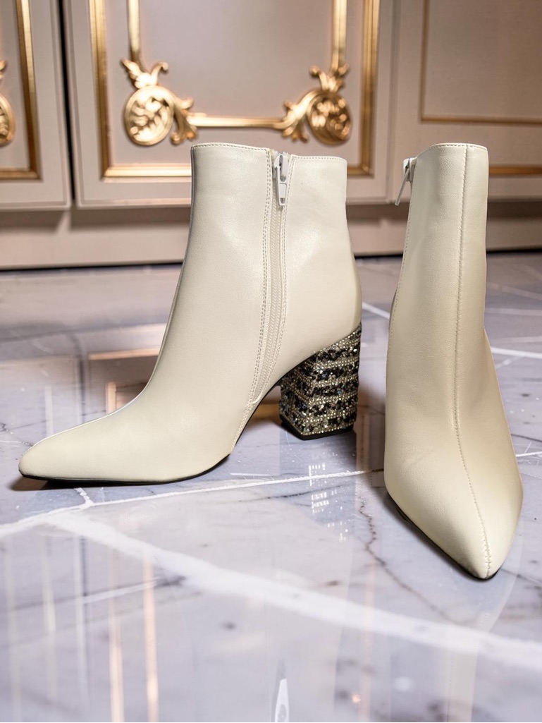 Betsey Johnson Nwt Sz 5 Elegant White Ankle Boots Embellished Block Heel Sh321